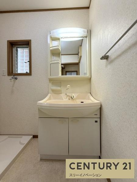 南恩加島1丁目車庫付き貸家の洗面所|★洗面台★