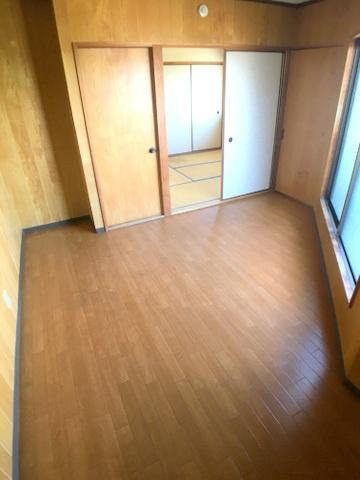 ファーストマンションの洋室