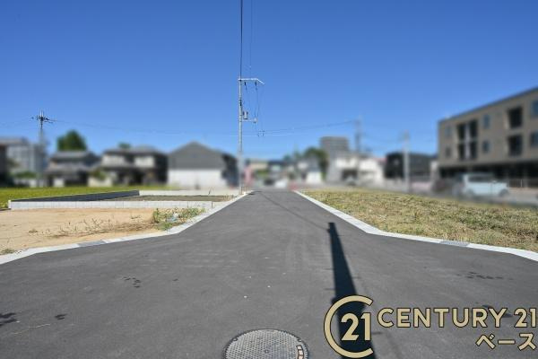 リーブルガーデン丹波市町 ３号棟 ／新築一戸建の前面道路含む現地写真