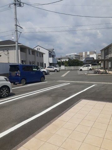 エルヴィータ八女　Ｃの駐車場