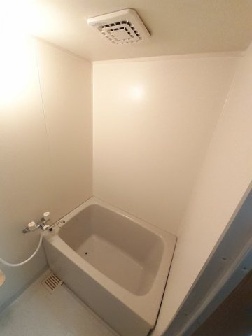 アリエースＢの浴室