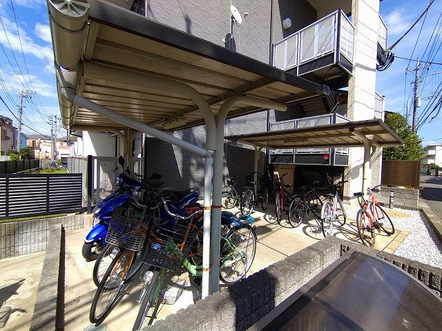 レオパレスイエルバのその他|駐輪場　原付＆自転車のみ駐輪可能