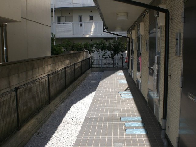 レオパレスイエルバのその他|1階玄関側通路
