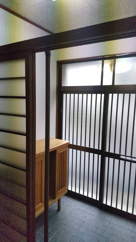 高瀬町貸家の玄関