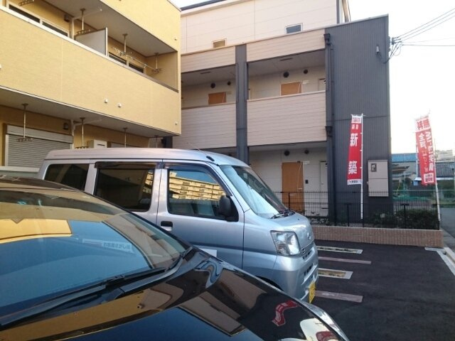 ミーテ　ジラソーレの駐車場