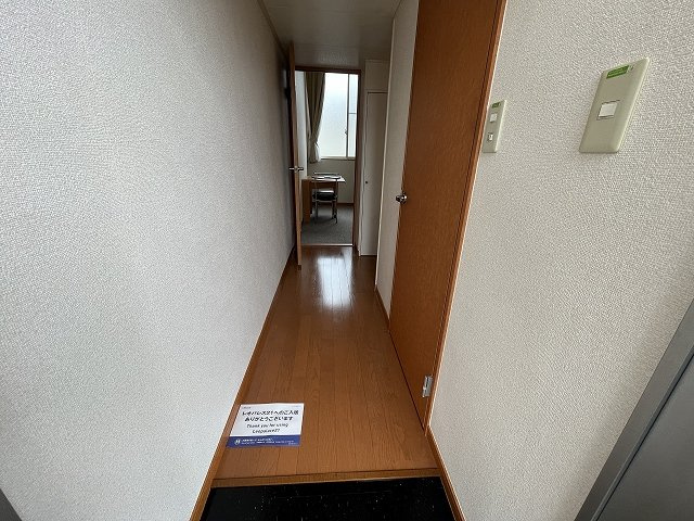 レオパレスマイスの玄関