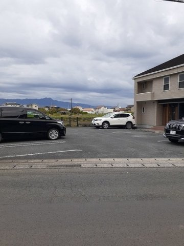 サンシャインヒルズＢの駐車場