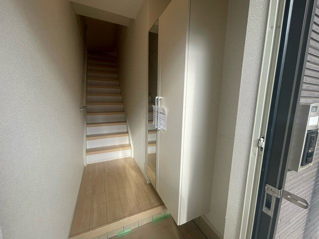 プレッスィーズ　ルブニールの玄関