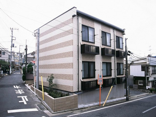 レオパレスサンズクロス横浜の外観