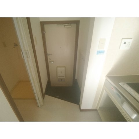 フロンティアⅠＢ棟の玄関