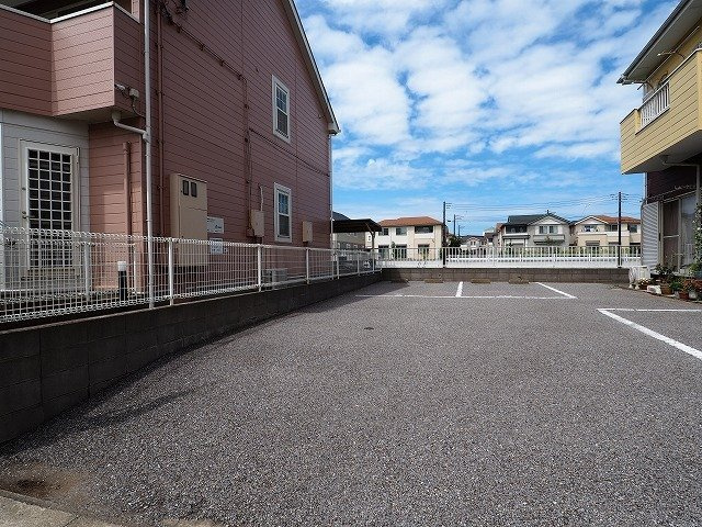 ガーデンヒルズ三咲の駐車場