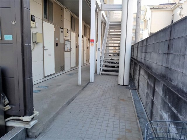 レオパレスプラムのその他|１階廊下