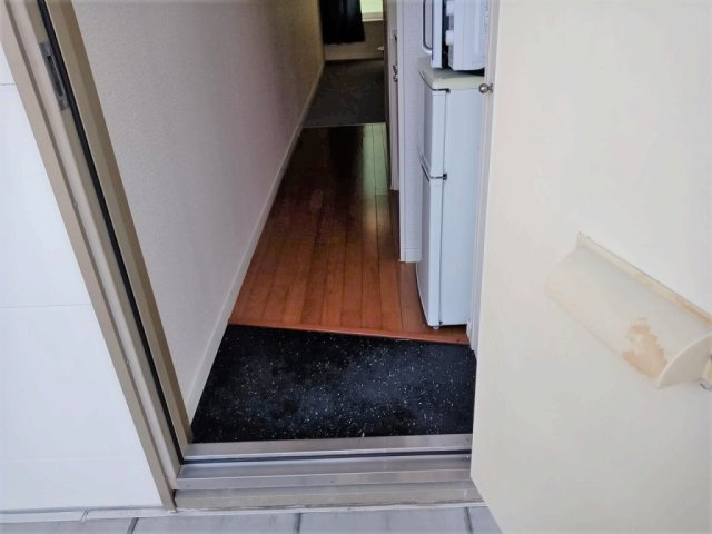 レオパレスプラムの玄関