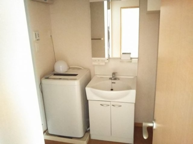 レオパレス紫峰ヶ丘Ⅰの内装|1LDKは独立洗面台になってます。