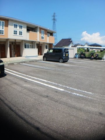 アルク　トルースＢの駐車場