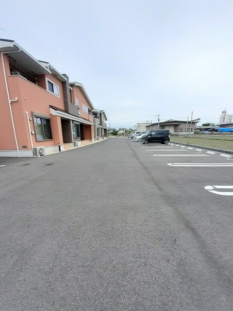 クラール壬生川駅西Ｃの駐車場