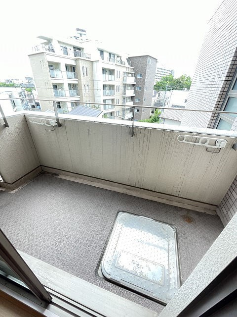 尼崎市常光寺１丁目の賃貸マンションのバルコニー