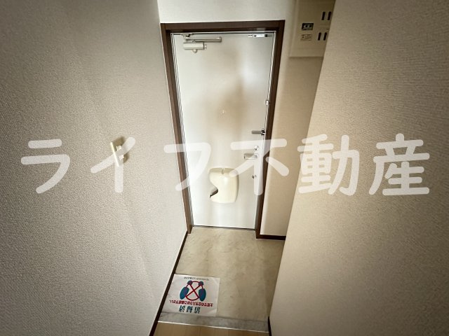 フジパレスフォンターナ１番館の玄関|明るい玄関です
