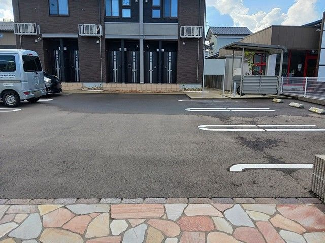 サン・ビレッジ・ハッタⅡの駐車場