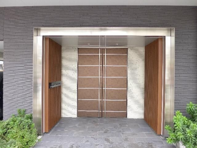 グランイースト田原町のエントランス