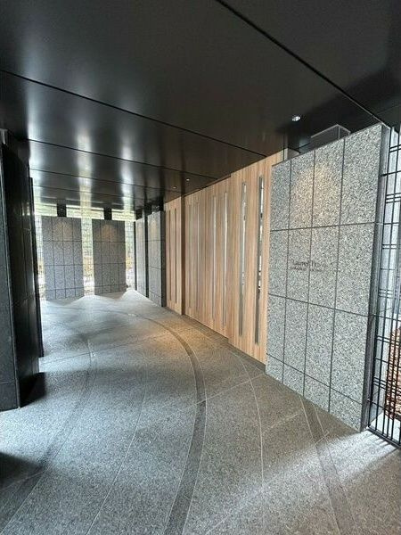 ローレルタワー堺筋本町のロビー