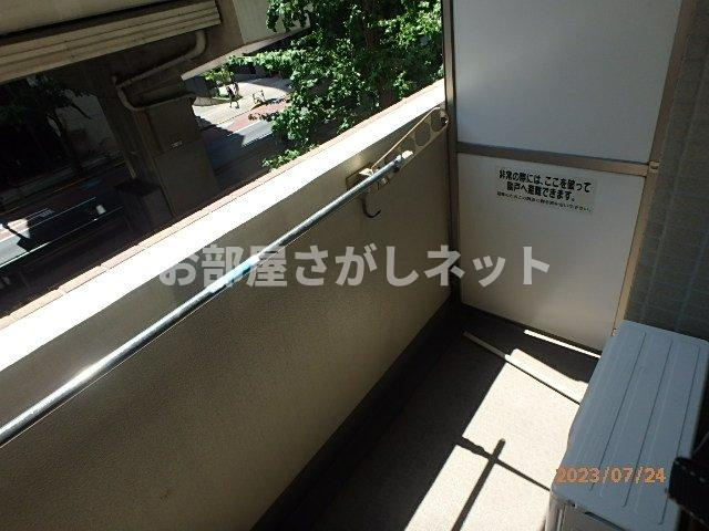 ステージファースト三軒茶屋Ⅱ【おとり物件なし】#学生・社会人にオススメ！初期費用分割払いOK！のバルコニー
