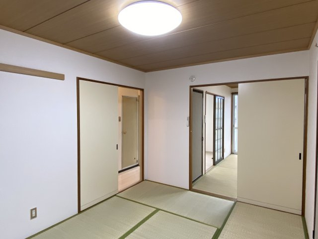 ロイヤル三千刈Ｃの和室|和室6帖（玄関側）