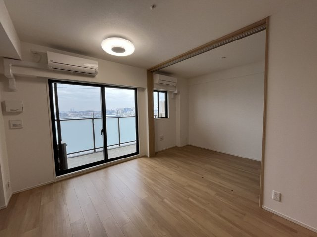 ソルテラスOSAKA EAST GATEの居間・リビング
