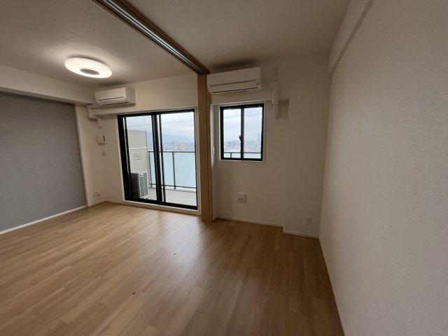 ソルテラスOSAKA EAST GATEの居間・リビング