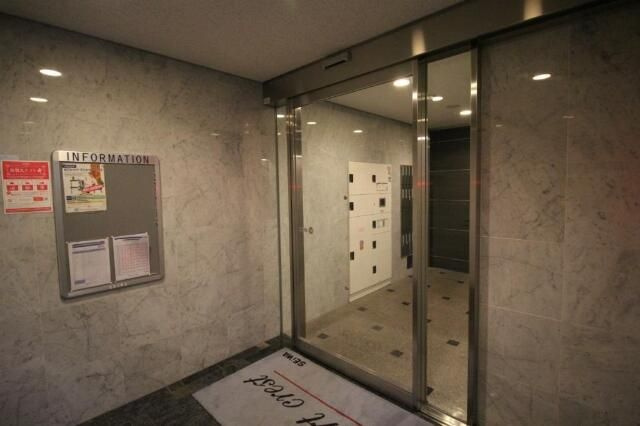 アールクレスト秋葉原のエントランス