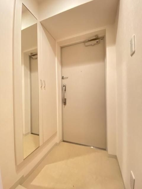 アールクレスト秋葉原の玄関