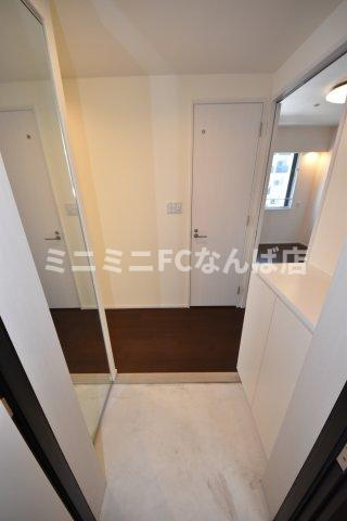 大阪市西区江戸堀３丁目の賃貸マンションの玄関