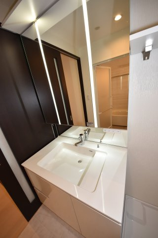 大阪市西区江戸堀３丁目の賃貸マンションの洗面所
