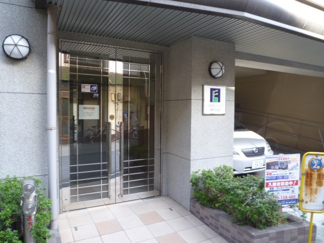 エステムコート神戸元町通のエントランス