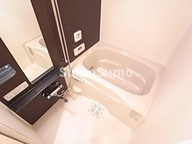 プレサンス三宮フラワーロードの浴室