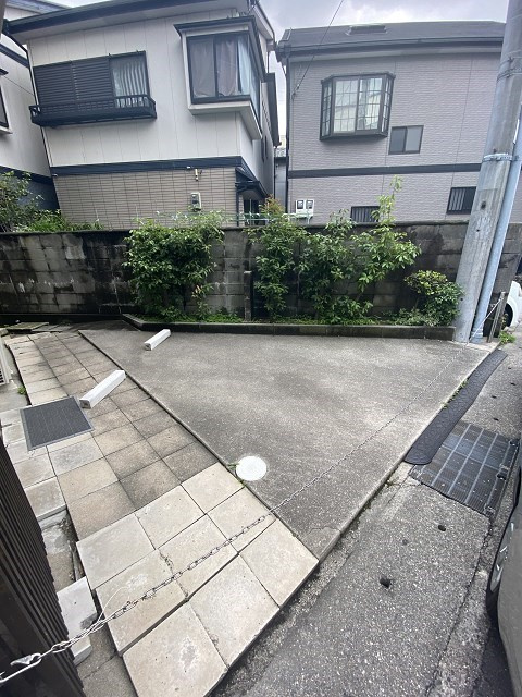 クラッセコート甲風園の駐車場