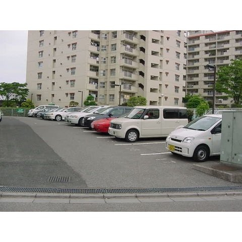 ラ カーサ アイカワの駐車場