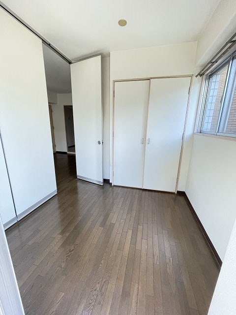 プレシードA棟の寝室|開放的な寝室です