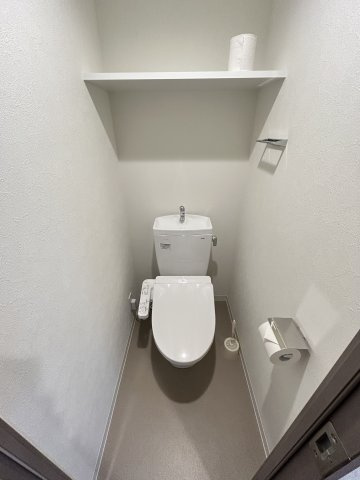 大阪市浪速区塩草３丁目の賃貸マンションのトイレ