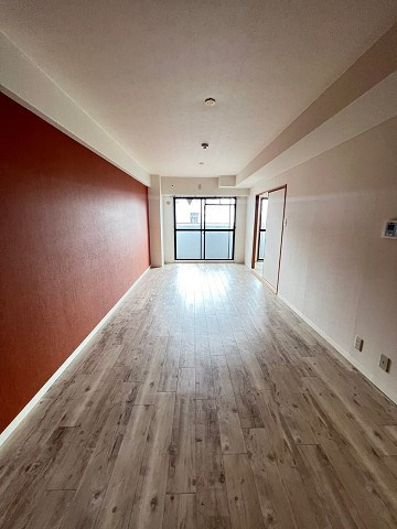 尼崎市南武庫之荘７丁目の賃貸マンションの居間・リビング|ゆったりとしたリビングです