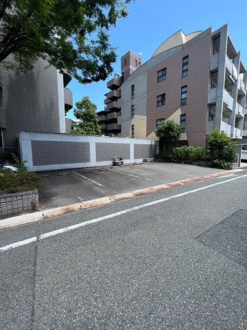 尼崎市南武庫之荘７丁目の賃貸マンションの駐車場|駐車スペースもあります