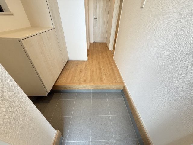 宜野湾市上原1丁目（全4棟）D号棟の玄関|D号棟　使いやすい玄関スペース♪