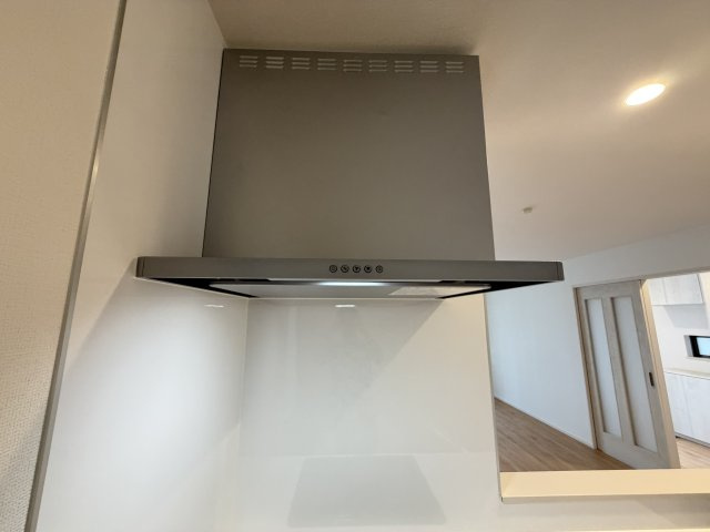 宜野湾市上原1丁目（全4棟）D号棟のキッチン|D号棟　お手入れしやすい換気扇♪