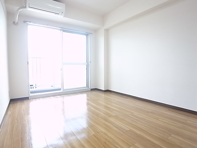尼崎市名神町１丁目の賃貸マンションの居間・リビング