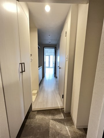 尼崎市昭和通５丁目の賃貸マンションの玄関|明るい玄関です
