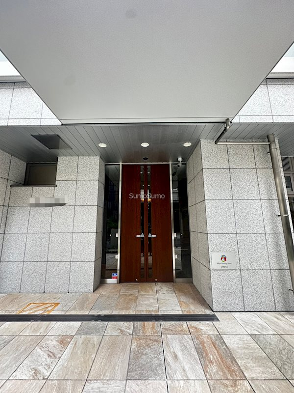 大阪市西区新町１丁目の賃貸マンションのエントランス
