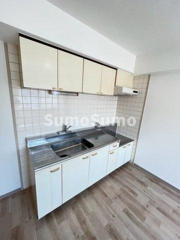 大和田ローズマンションのキッチン|コンパクトなキッチンで掃除もラクラク