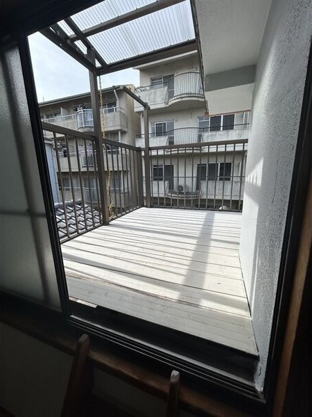 立花町1丁目連棟住居のバルコニー