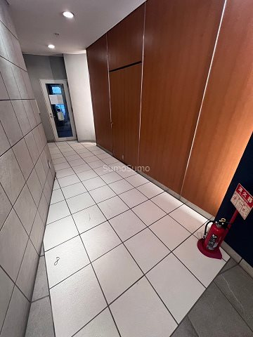 大阪市浪速区桜川３丁目の賃貸マンションのロビー