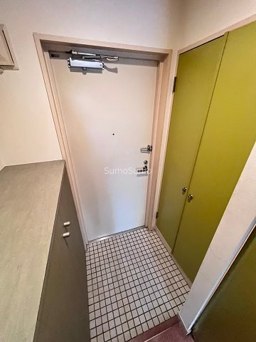 大阪市浪速区桜川３丁目の賃貸マンションの玄関